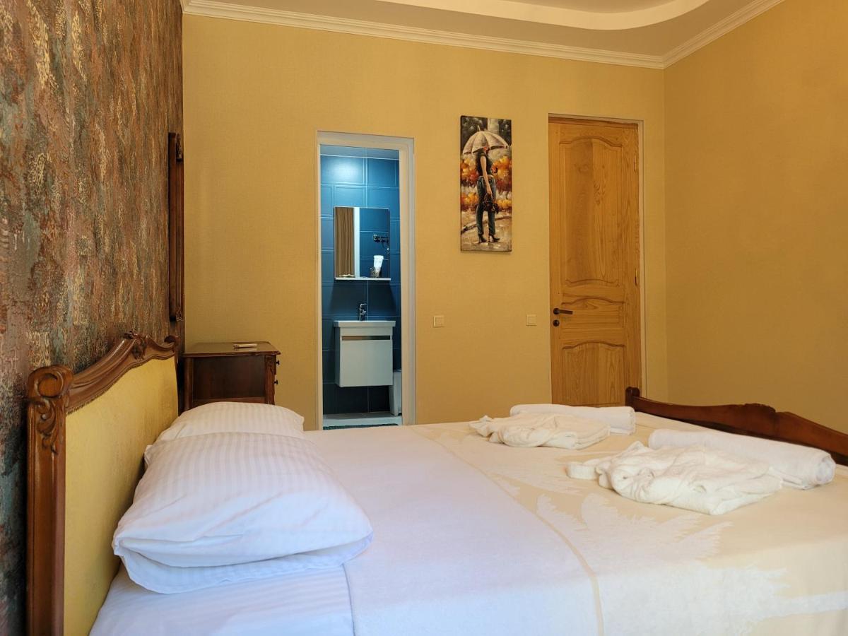 Hotel Dika Kutaisi Bagian luar foto