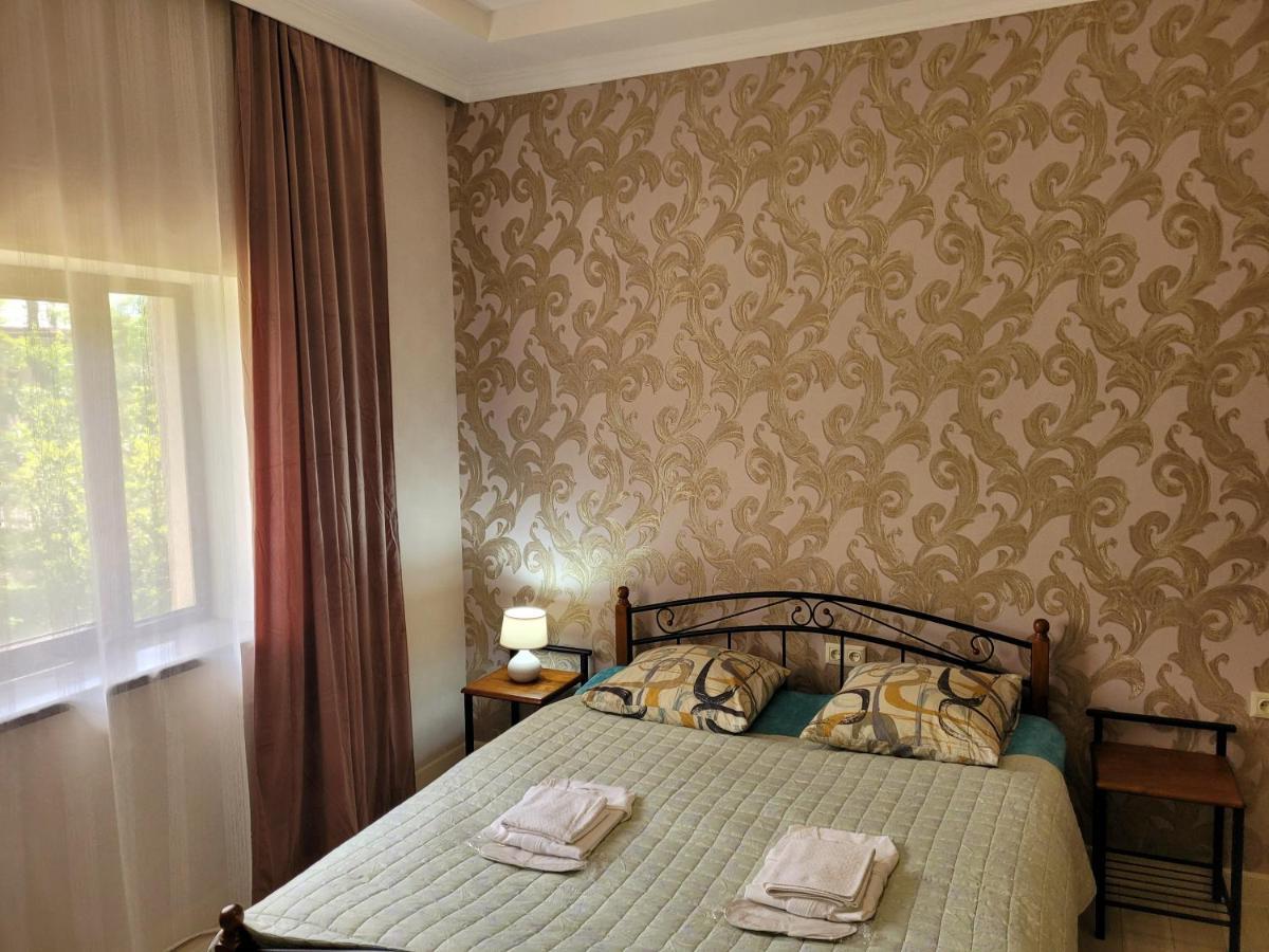 Hotel Dika Kutaisi Bagian luar foto