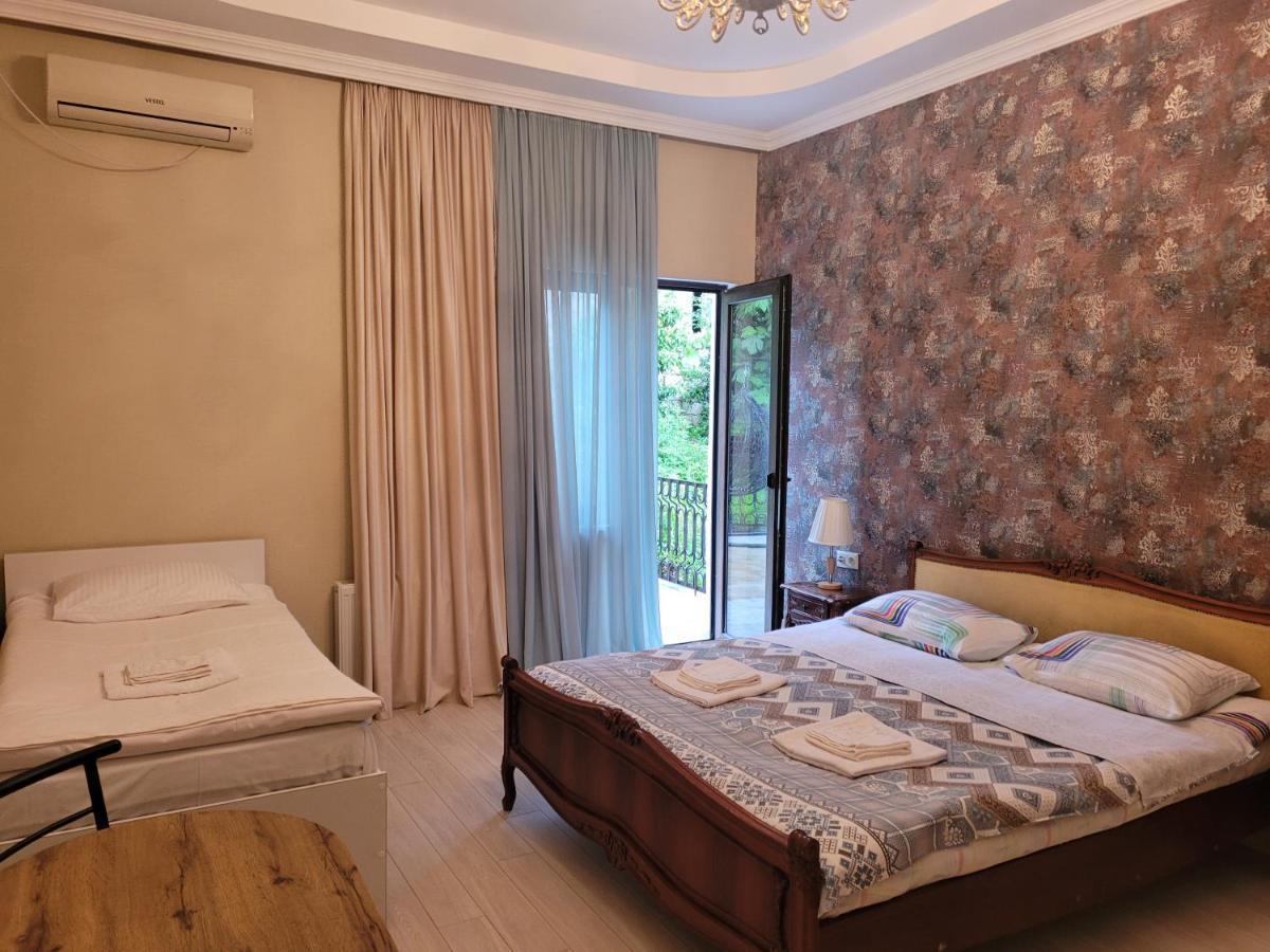 Hotel Dika Kutaisi Bagian luar foto