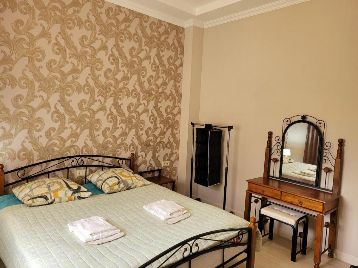 Hotel Dika Kutaisi Bagian luar foto